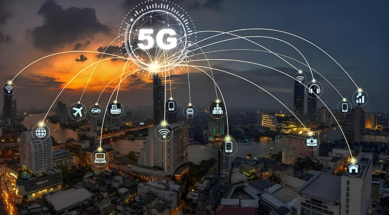 What 5G antenna offers the best performance and security for vehicles and IoT?